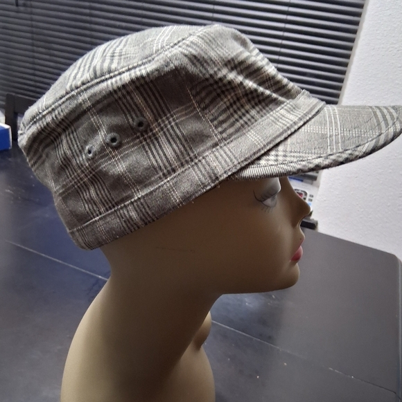 Stylish Gray Plaid Women's Cap    Size L/XL - Picture 4 of 6